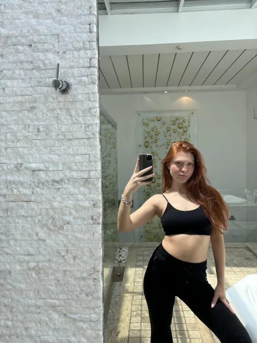 Thumbnail Discover How 'Crop Top Suits Me Well' with temptingmaskof