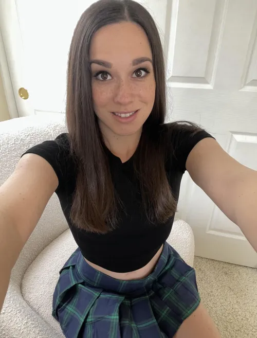 Thumbnail A Productive Day Ends: AlanaAraya's Brunette Serenity