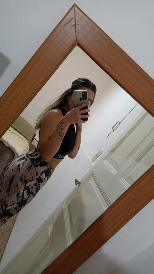 Thumbnail Goddessluna7's Take on Trendy Croptop Styles