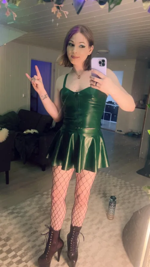 Thumbnail Siennums Teases: Little Kinkerbell's Party Antics on ShinyPorn