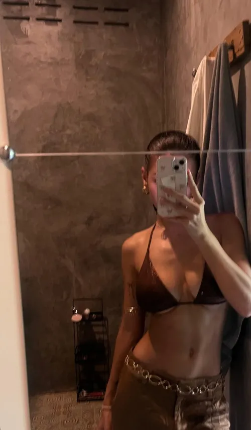 Thumbnail Fit and Busty: Exploring Confidence by dngslng