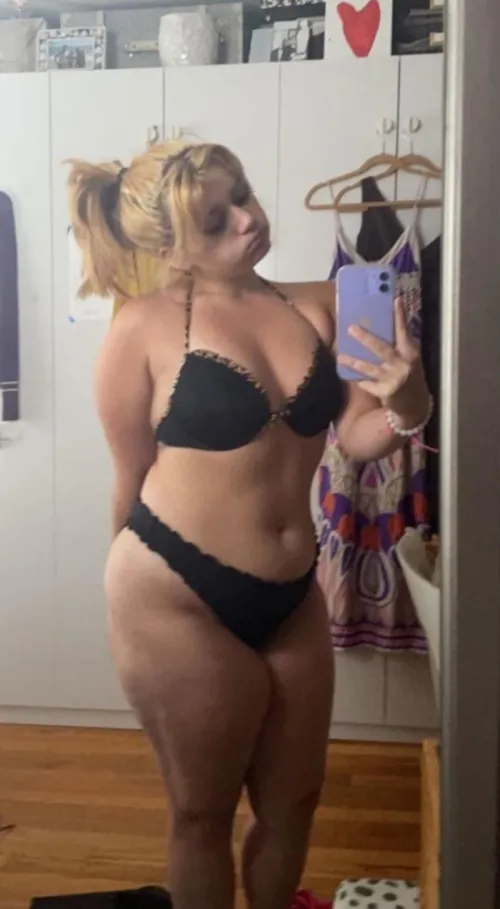 Thumbnail ari_kisses Proudly Embraces Teen BBW Identity