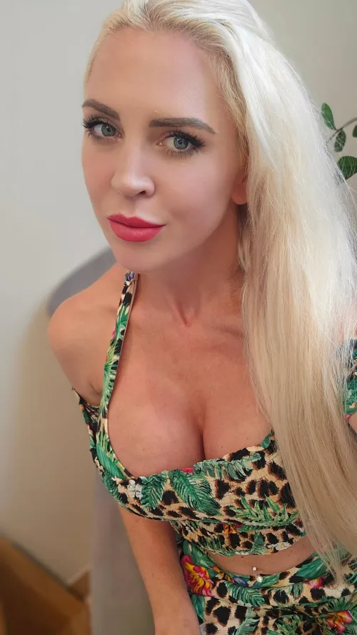 Thumbnail 60-Year-Old Experience: A Taste of MILFKathy's Wisdom
