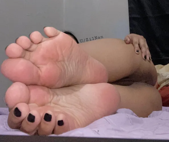Thumbnail Feet Enthusiast: Hot Filipina Feet Admiration | ButtsAndBareFeet