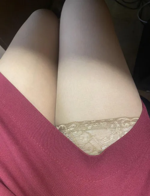 Thumbnail Secret Desires: Join 'myhubbylikestowatch' Under the Table