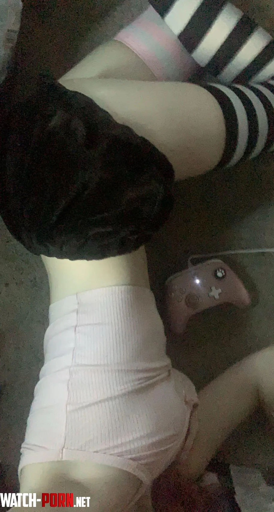 Playing my game and looking cute by delicatemurderkitten