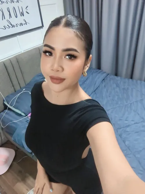 Thumbnail Hot and Gorgeous: A Look Through dreamangelie_'s Eyes | realasians