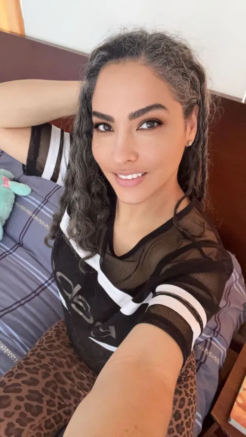 Thumbnail Resident_Rub_5315: Embark on a Journey with a Sexy Latina