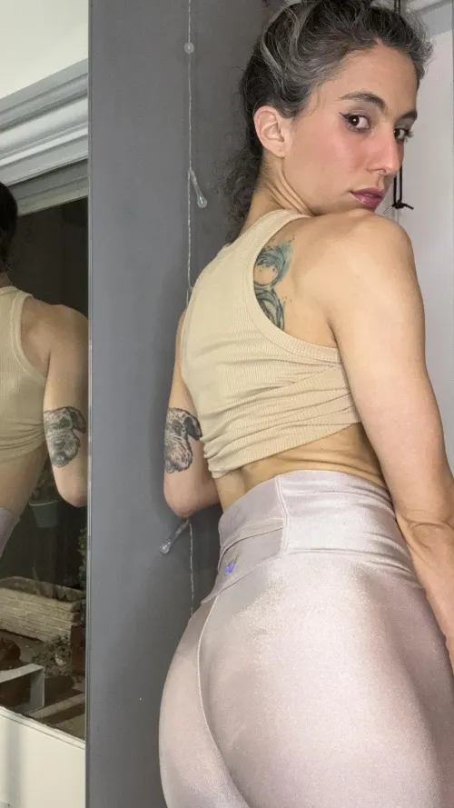 Thumbnail Emiliii Naou's Stunning Display of Pure Brunette Beauty
