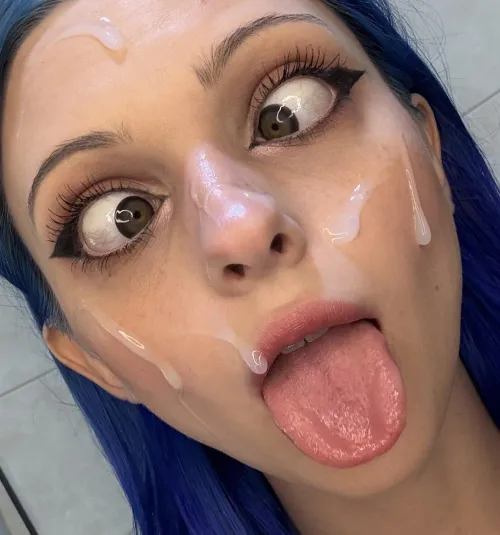 Thumbnail SirenaLoverrr's Ahegao Excitement: A Cumshots Journey