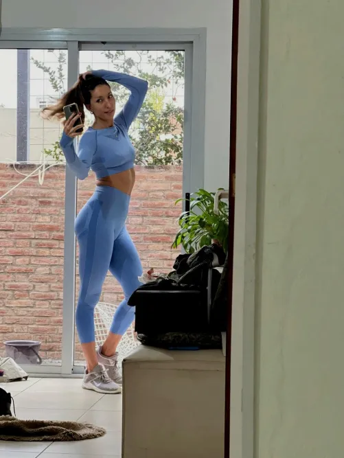 Thumbnail Bedroom Workouts: Yoga Pants Edition | jessicaa_fit