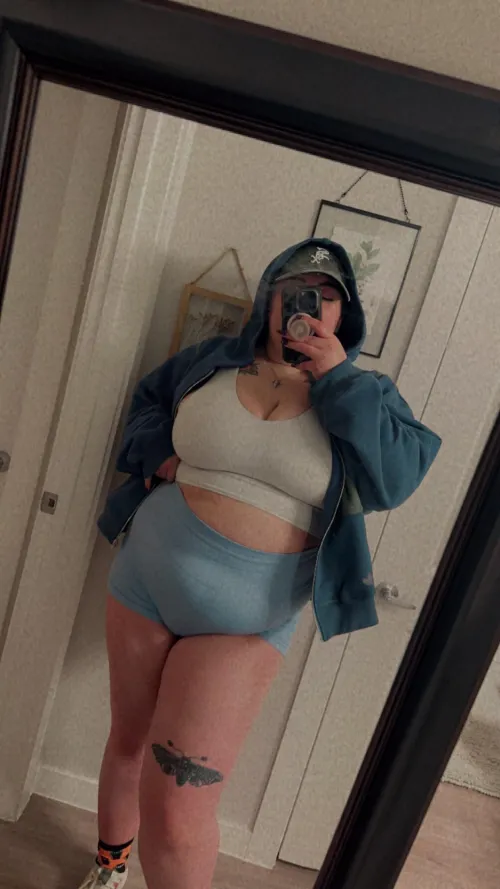Thumbnail After Gym Undressing: Jaydesmilkers' Titillating Tale | Chubby