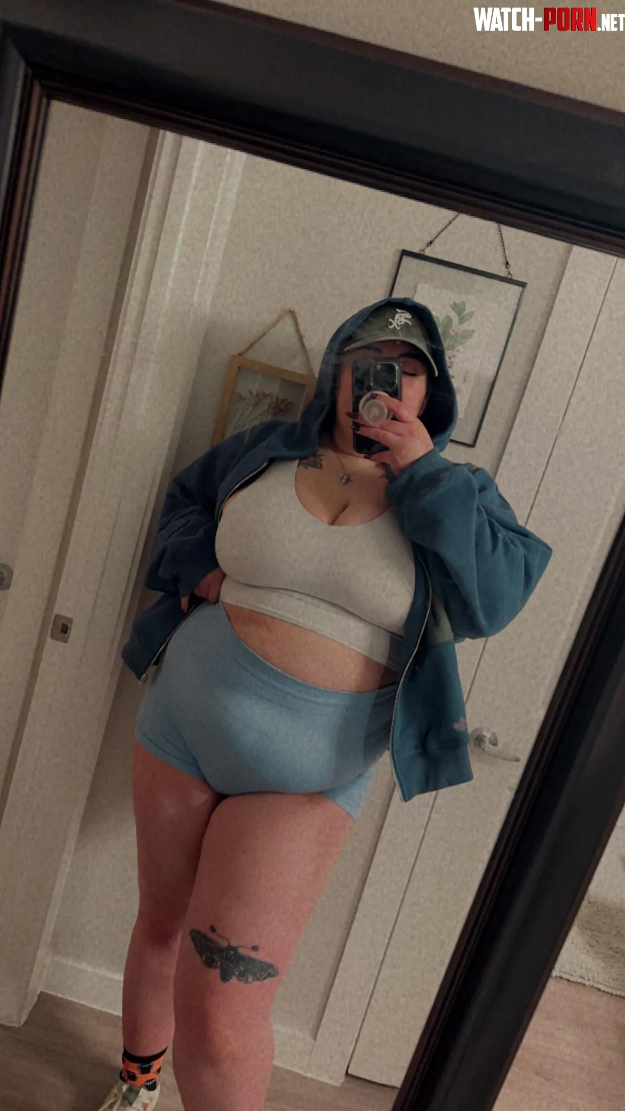 Undress me after the gym  by Jaydesmilkers