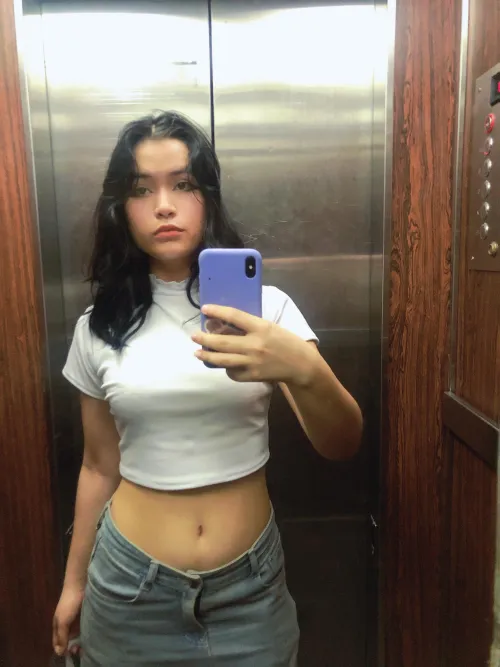 Thumbnail Cute and Chic: Lynn-Minnie's Croptopgirls Moment - croptopgirls