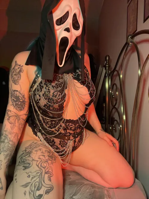 Thumbnail Spooky Movie Fans Unite: Share Your Favorite Scary Movie! | Mialkshake