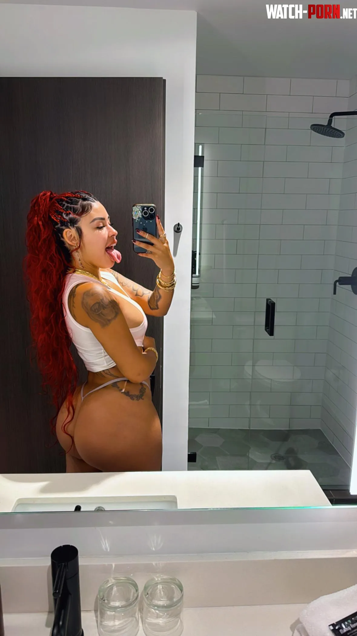 Do you prefer thick Latinas by yvettediazxo