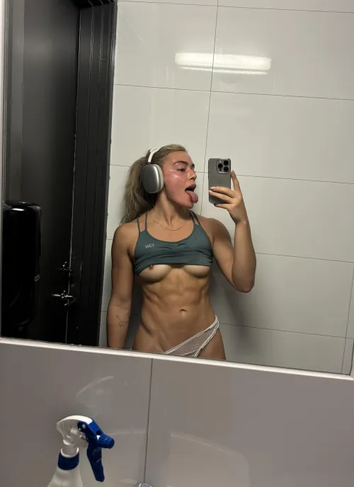 Thumbnail Capturing Attention with Hardbody Allure | Author: Baby_Girl-Infinity | NSFW_Hardbodies