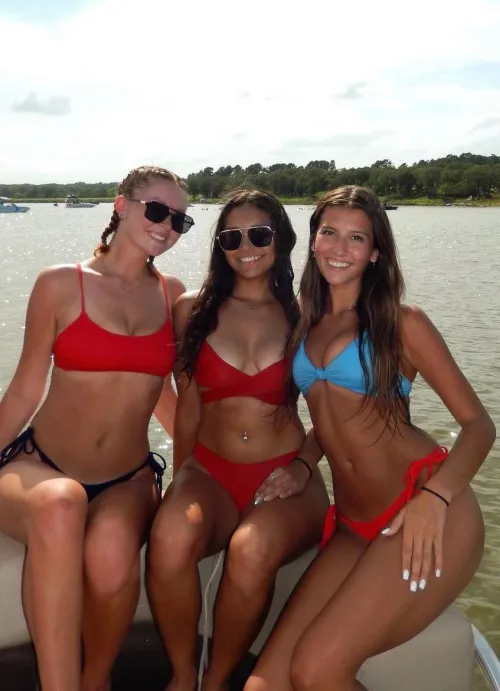 Thumbnail Bikinis and Boats: A Dreamy Escape | gio9110