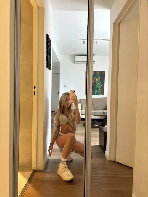 Thumbnail Mandatory Morning Mirror Selfie | heartcoleen