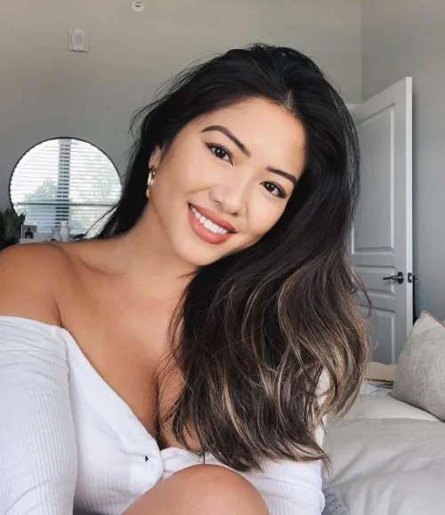 Thumbnail Radiant Smiles: Capturing Joy in Asian Beauty | HoldPast2542