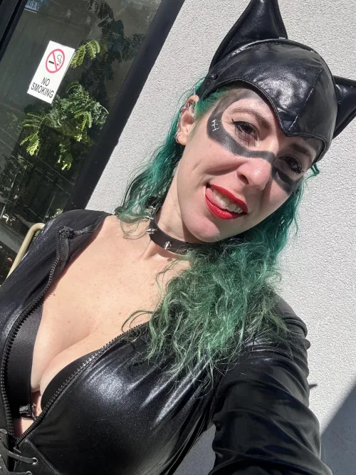 Thumbnail Catwoman Cleavage - Feline Seduction | sirenskiss3
