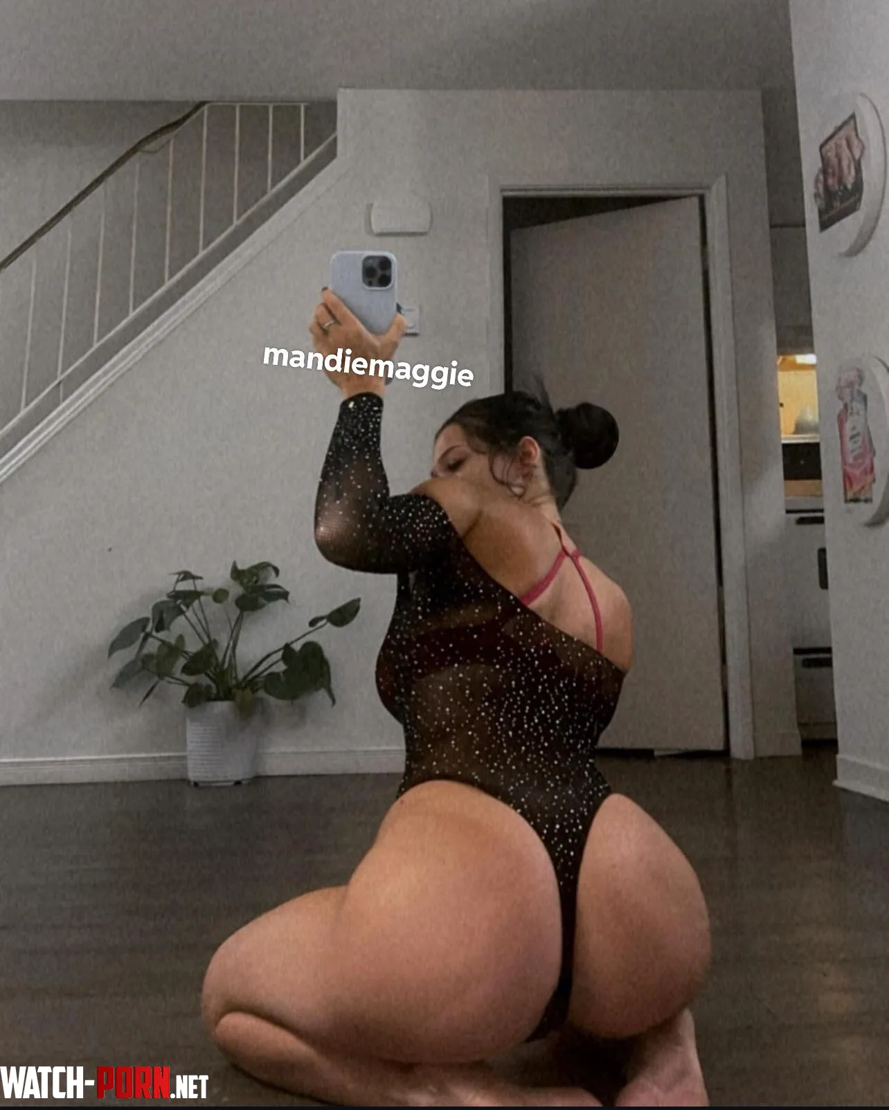 Big phat bootie  by PeachyMaggiie