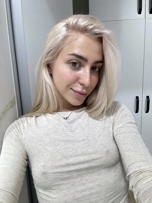 Thumbnail Moonlightglow_ Shares a Glimpse of Pre-Bedtime Look