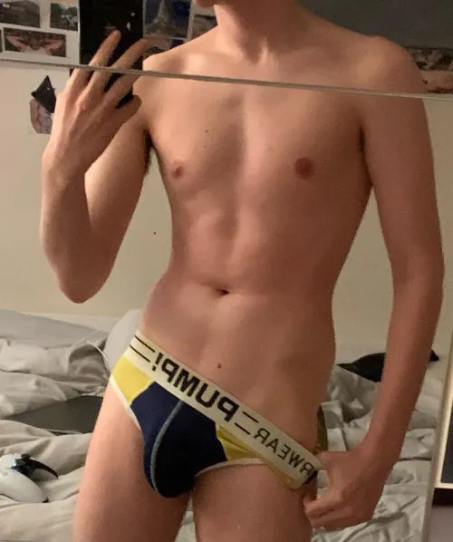 Thumbnail Discovering Young Guys Who Prefer Briefs and Bulges