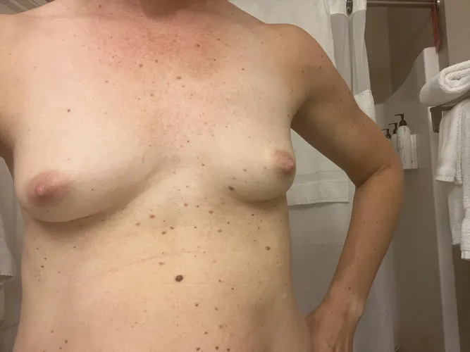 Thumbnail Guess the Hotel Chain Challenge with Tiny MILF Tits - TinyTits Exploration