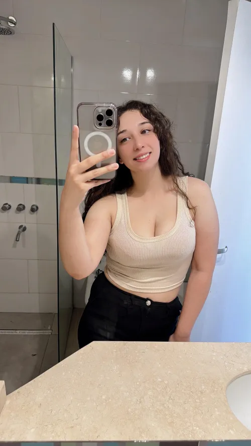 Thumbnail sweetydiva Strikes a Pose: The Ultimate Croptopgirls Mirror Moment
