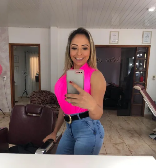 Thumbnail Mirror Magic: Exploring the Art of Self-Captures | MirrorSelfie