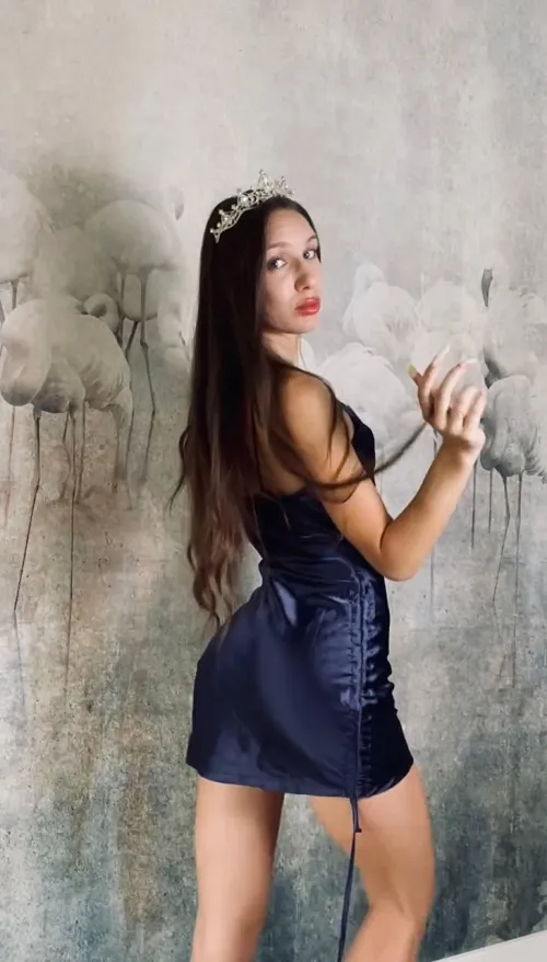 Thumbnail Fit for a King: Fashion Inspiration in Tight Dresses by EllaHallman