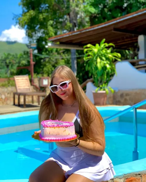 Thumbnail Cake Cravings: A Stuffers Story by ivanelysS