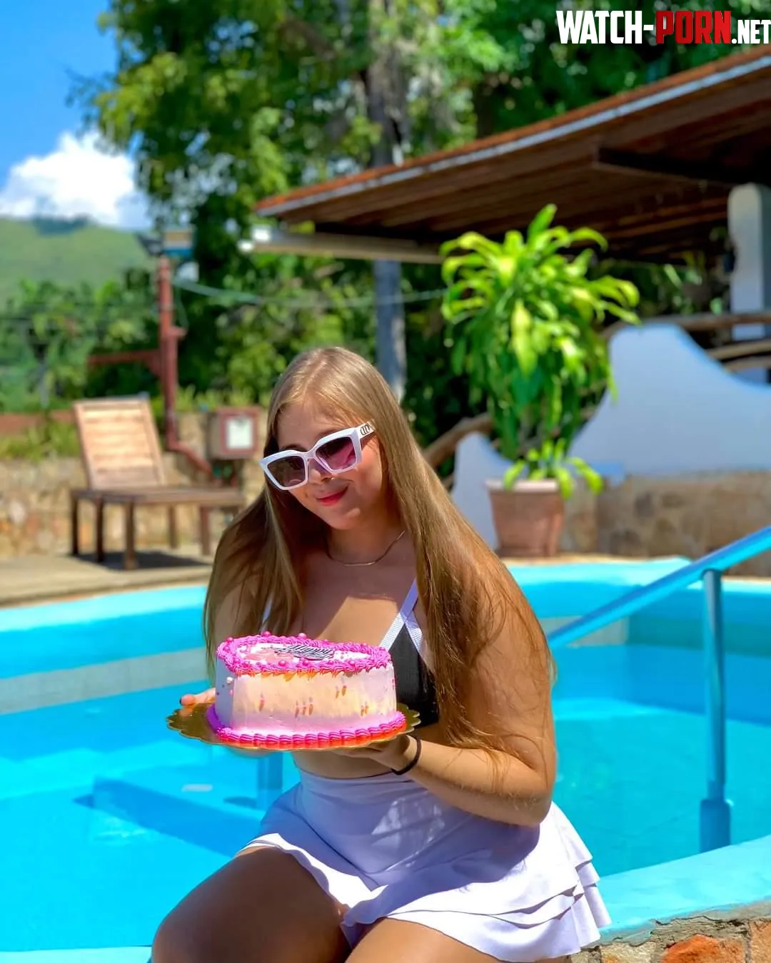 Of course I will eat all my birthday cake  by ivanelysS