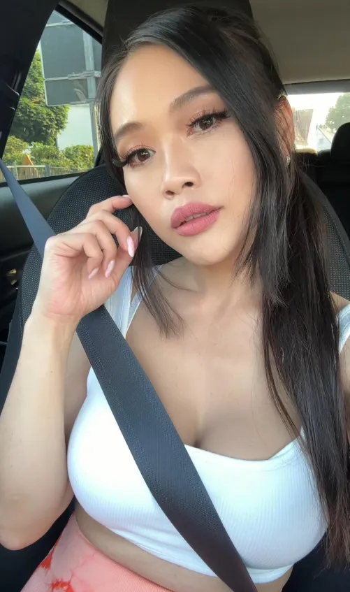 Thumbnail Proceed with Caution: Selfie Mode in Croptops | linny_hill