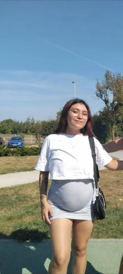 Thumbnail Pregnant Beauty Flaunts Figure in Chic Tight Skirt