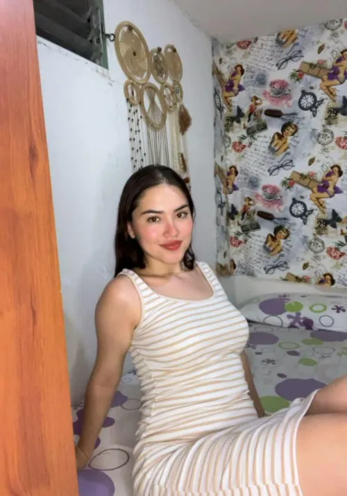 Thumbnail Meiicream Seeks Fashion Advice – Classy Date or Dress Upgrade?