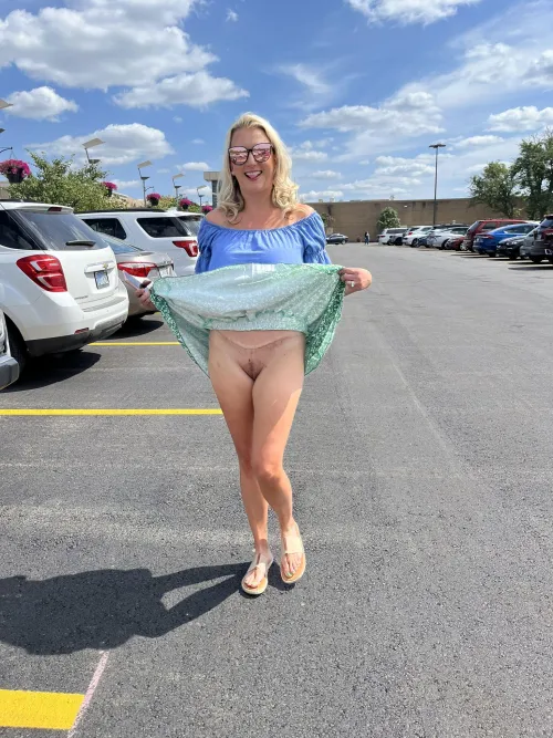 Thumbnail FlashingGirls: Mrs_Englewood's Adventurous Parking Lot Flashing Session