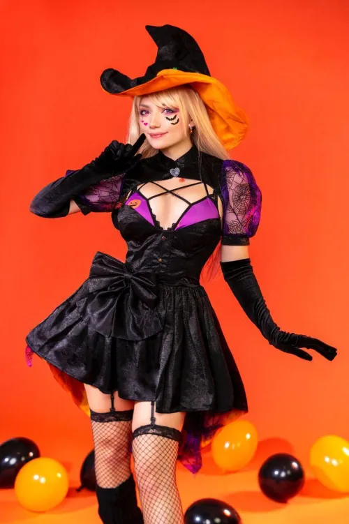 Thumbnail Witch Marin by CarryKey: Stunning Cosplaygirls Representation