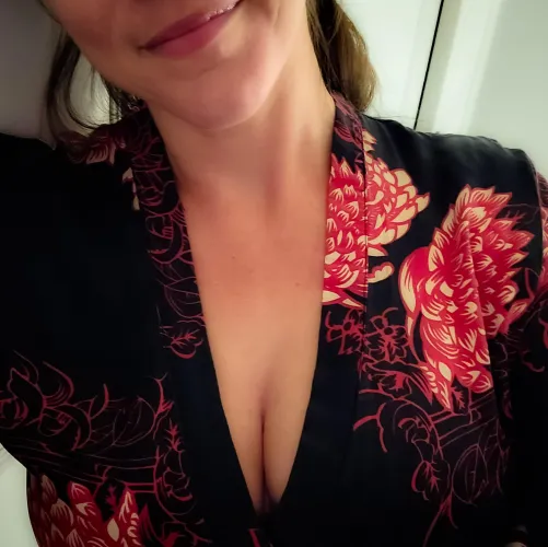Thumbnail Chic Revelations: Last Night's Party Look with TheVelvetLibrary