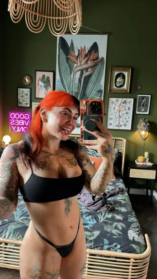 Thumbnail Wishing the Best Day: power_midget's bigtiddygothgf Positivity
