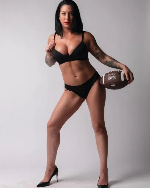 Thumbnail TattooedPhysicist Offers Classy Sexy Distraction from Football