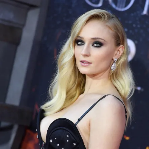 Thumbnail Spotlight on Sophie Turner: 09Tsuki's Tribute to the Star | CelebsGW