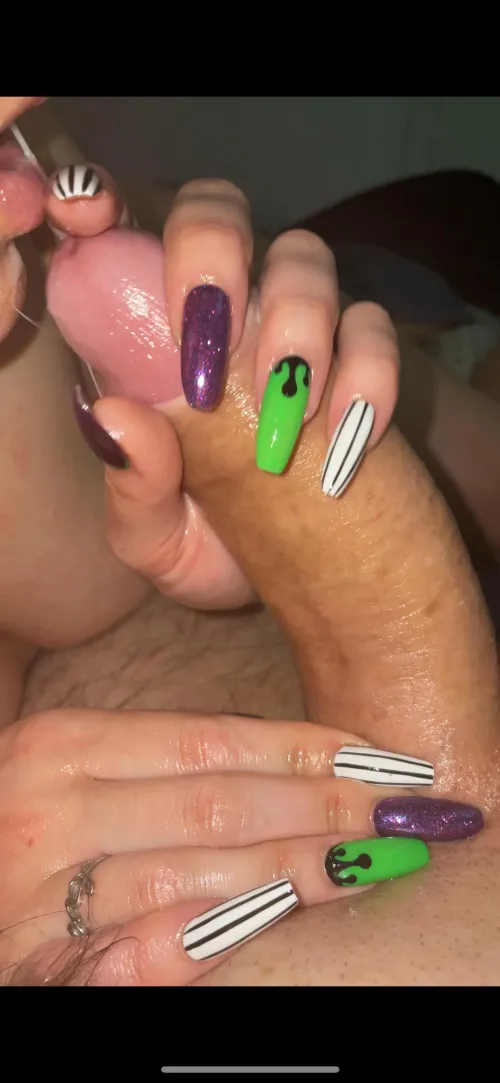Thumbnail TesticleSmashNZ Gets Messy with a Fresh Nail Set: An Experience Shared