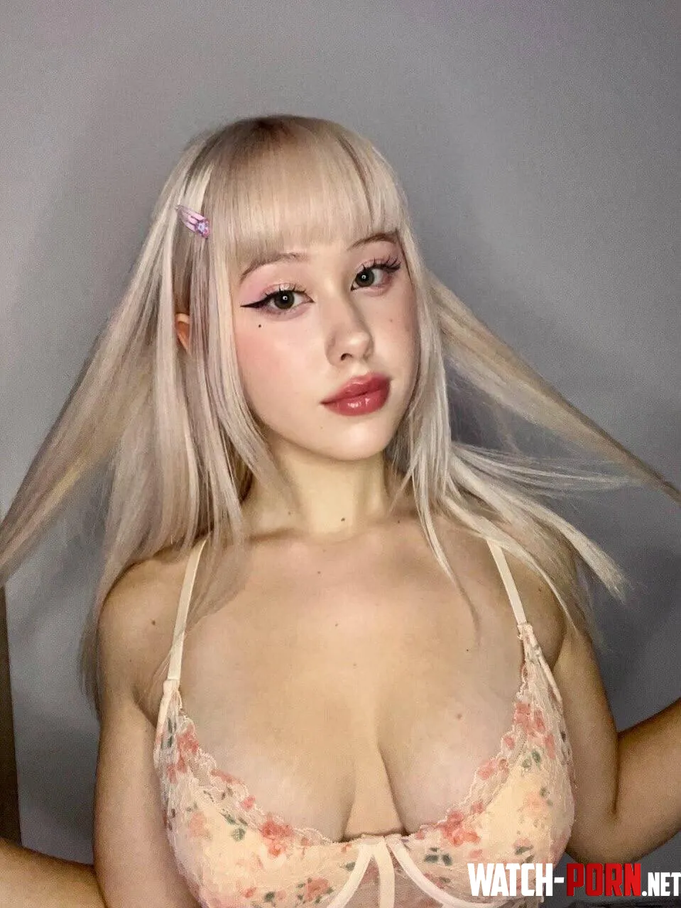 Blondes are the most beautiful girls by Whispering_Kiitty