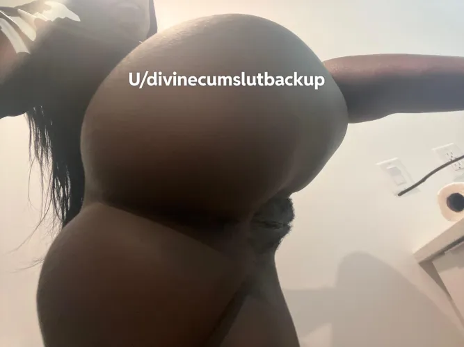 Thumbnail Eat My Peach: Divinecumslutbackup's Tempting Booty Delight