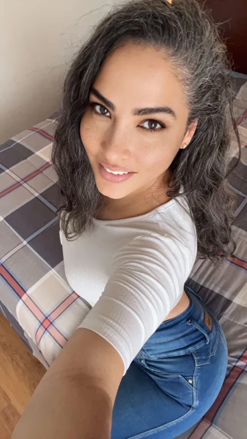 Thumbnail Your Ultimate Babe: Discover Resident_Rub_5315's Allure