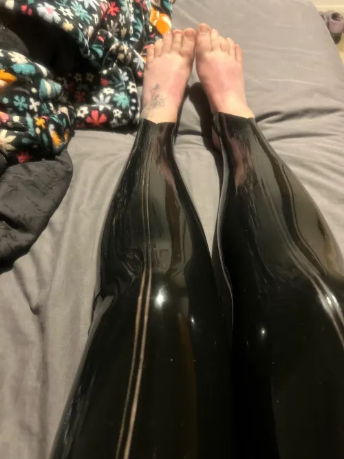 Thumbnail Indulge in Foot Rub Fantasies with BlackberryEarthquake