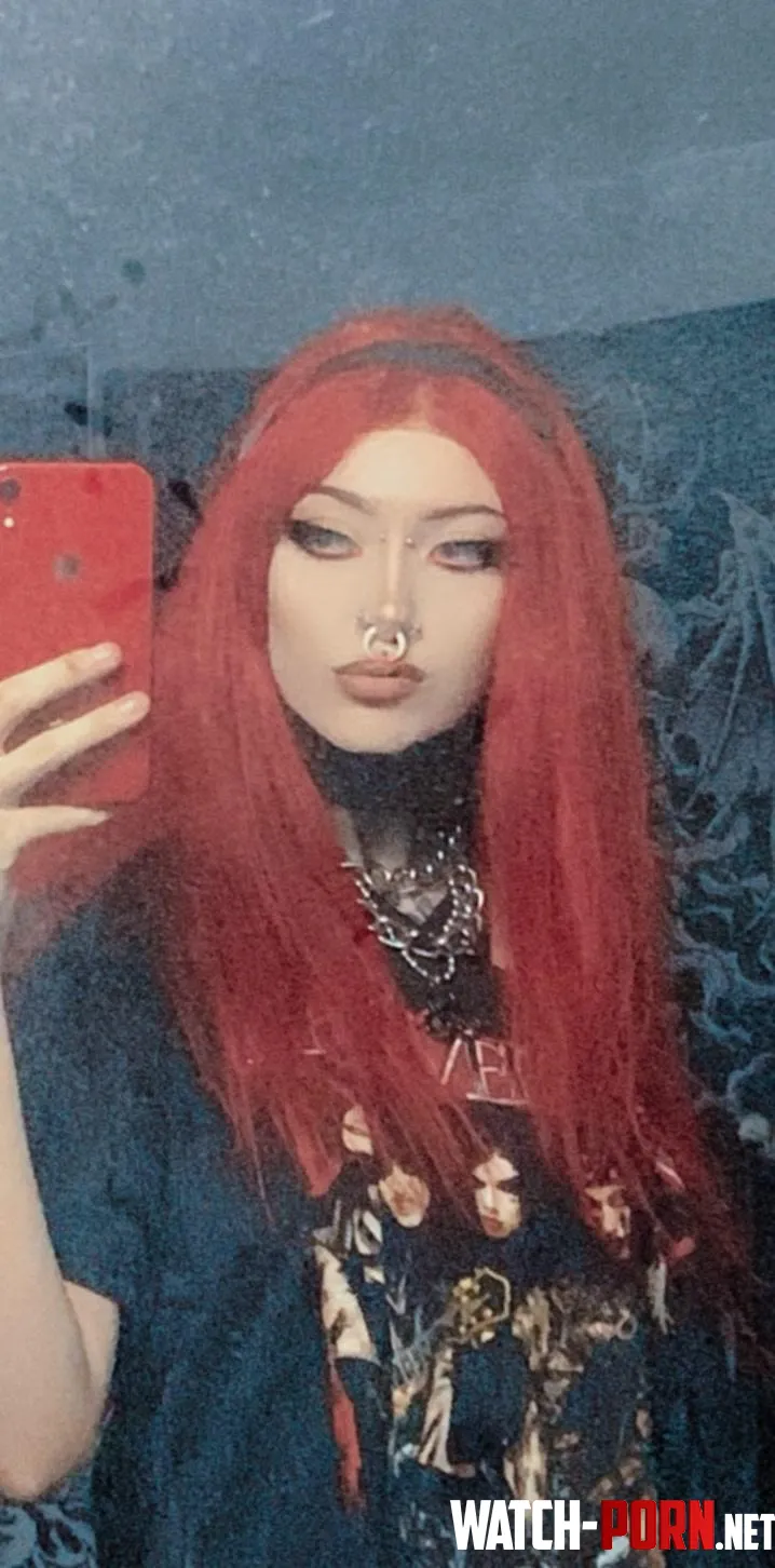 Do older guys like punk girls by LivingDeadGothh