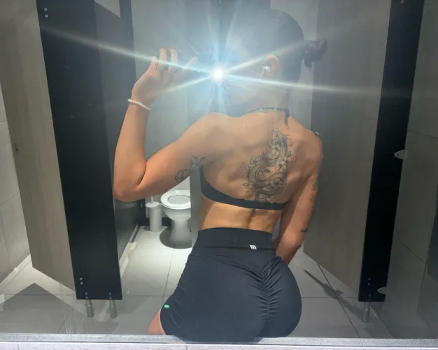 Thumbnail Indulge in a Favor on HungryButts - wild_melody Reveals